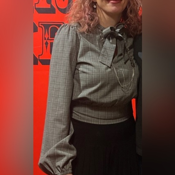 🌾 F21 cropped blouse - Picture 4 of 6